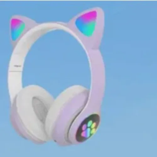 Wireless headphones in the form of cat ears, delivered with an USB-cable.